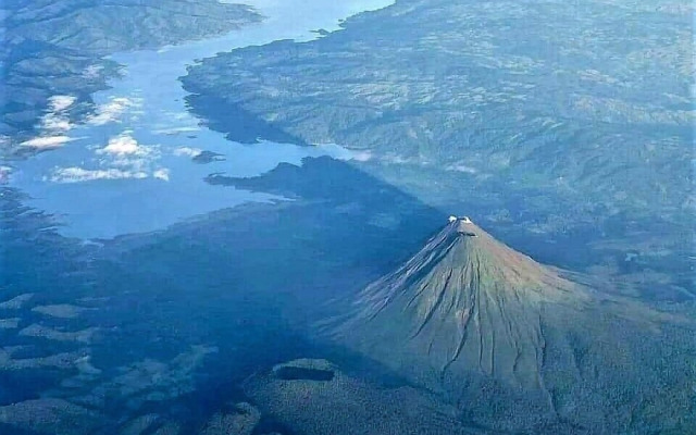 Lake Gardens Arenal Villas