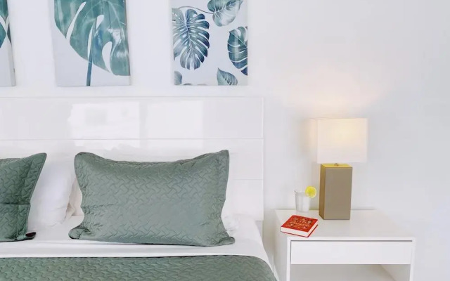 Samantha Apartments by Lowkl