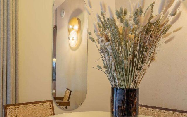 Yuna Porte Maillot - ApartHotel