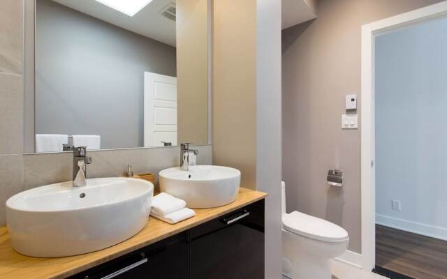 Brand New 3 Bedroom With Rooftop Patio