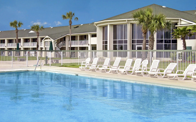 Days Inn & Suites by Wyndham Jekyll Island