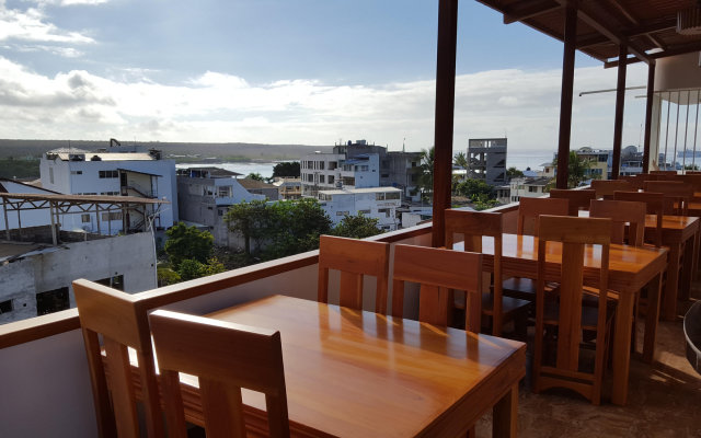 Gloria - Galápagos Inn