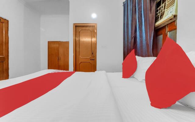 OYO Flagship 87309 Hotel Blue Moon