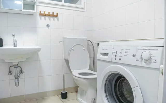 Easy Access 2BR Apartment Near AKH