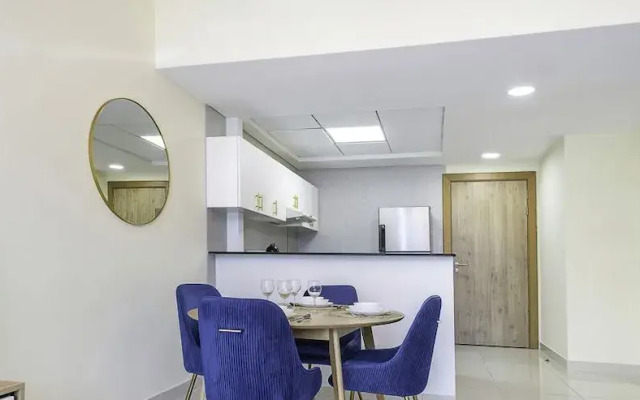 LUX  The Continental Marina Suite