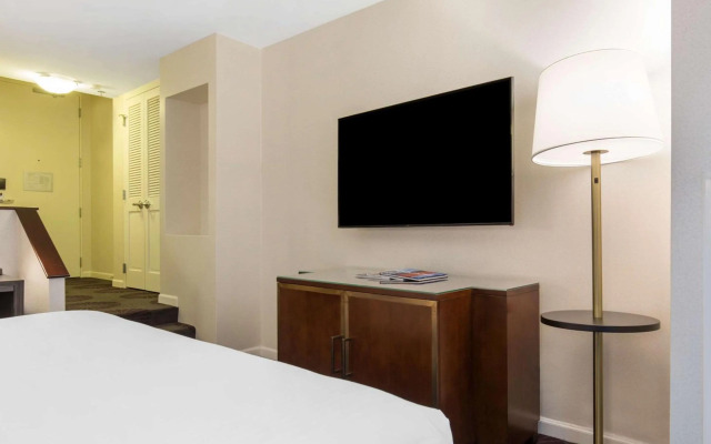The Chicago Hotel Collection Magnificent Mile Hotel & Suites 