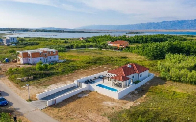 Luxury Villa Sabun with Pool & Hot Tub