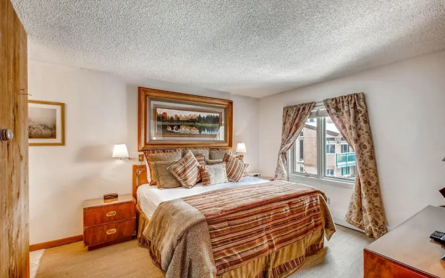 Westwind 403 1BD 2BA Gold Condo