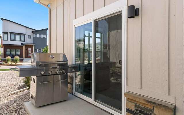 Gorgeous Townhome Steps From the Brewery District!