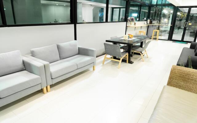 RoomQuest Bangkok Don Mueang Airport 1