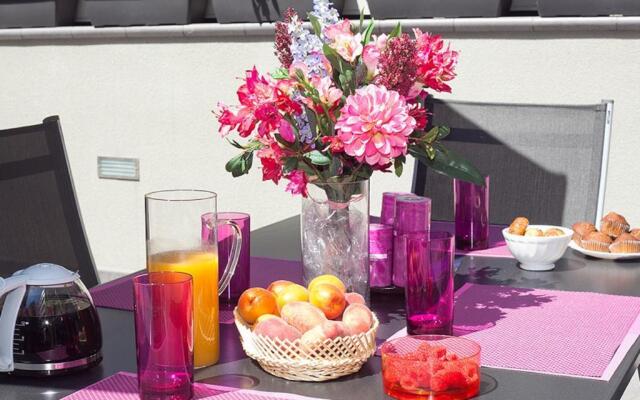 Charmsuites Nou Rambla Apartments