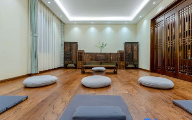 THE WUTAI MOUNTAIN Pu yin shan she