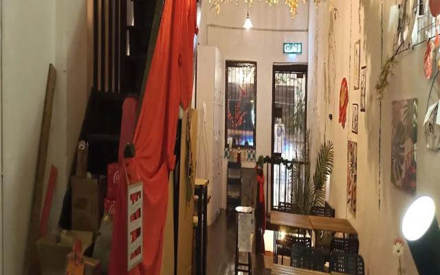 SPOT ON 90746 Vspace Guesthouse & Cafe