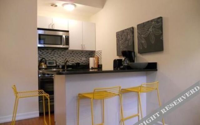 Midtown East 1BR with Private Balcony DR 26