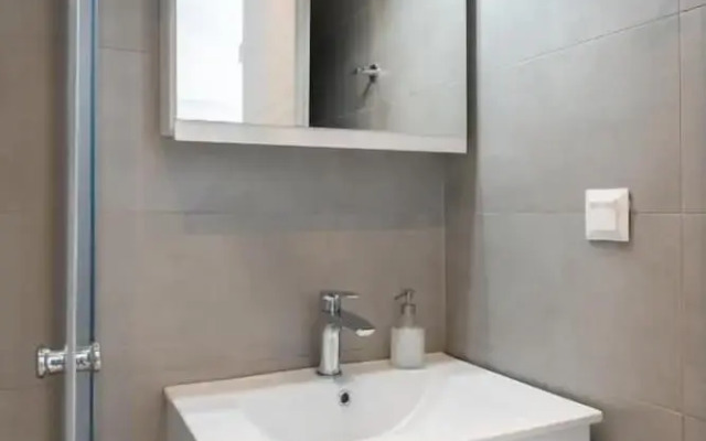 Velvet Luxury Studios in the City Center by BiNobi!