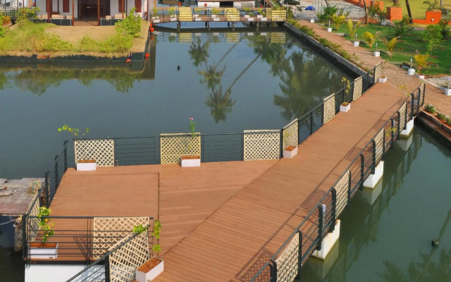 Aquatic Island by Poppys, Cochin