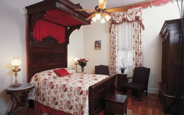 Hubbard Mansion B&B