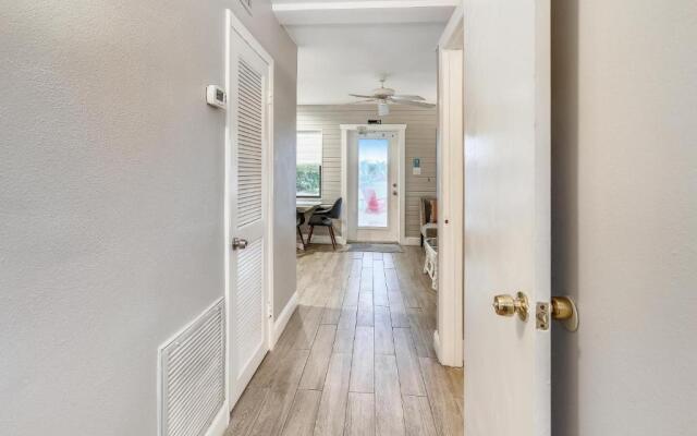 Sunset Beach House - Beach Hugger 2