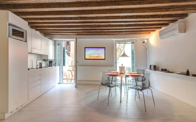 Ve.N.I.Ce. Cera Casa Del Giglio