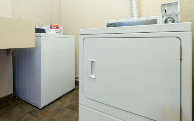 Ramada Louisville Downtown North