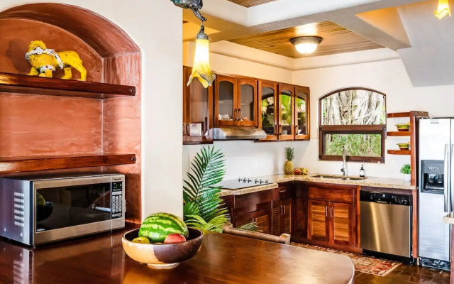 Luxury Villa: Hot Tub: Ocean Views: Fully Staffed