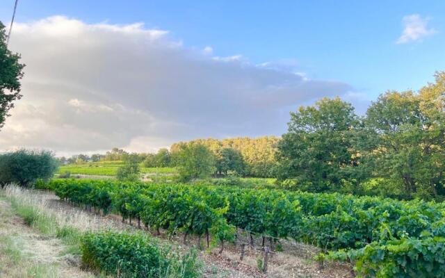 T2 avec terrasse arborée proche LOURMARIN