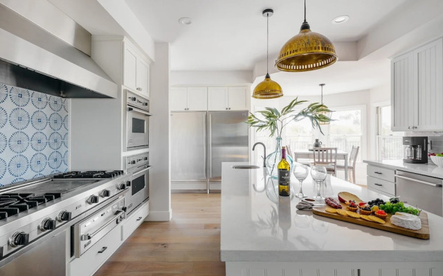 Majestic Mountain Mansion-pool -spa & Guest House