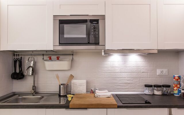 Rental In Rome Trastevere White Apartment