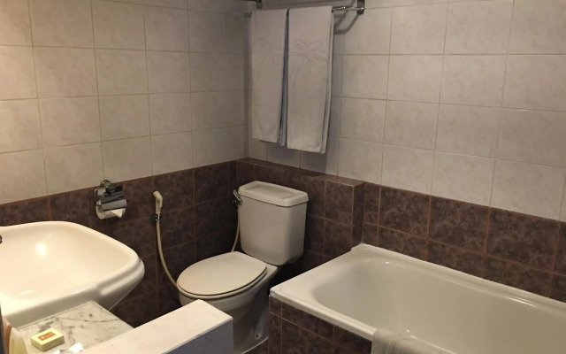 Grand Tropic Suites Hotel