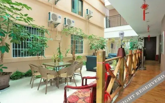 Senyi Hotel (Kunming Golden Horse and Jade Rooster)
