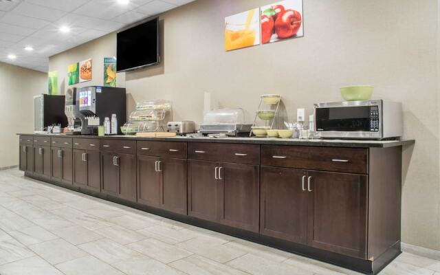 Rodeway Inn Rochester Airport