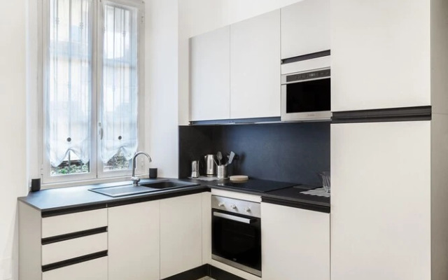 JOIVY Bright Apartment in De Angeli near Subway