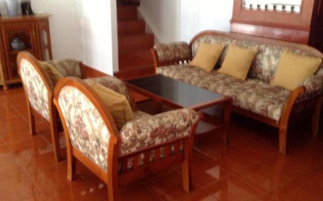 Dee-lek 1 Guesthouse & Restaurant