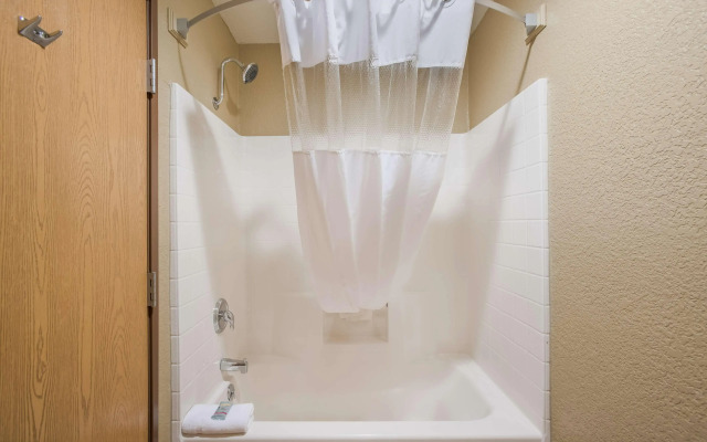 Best Western Harbour Pointe Lakefront