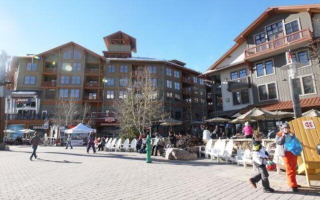 Comfortable Condo, Outstanding Location - TX414 by RedAwning