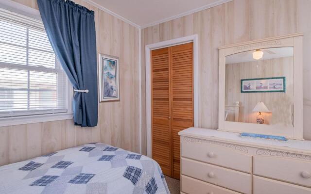Dip Inn by Oak Island Accommodations