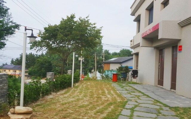 Goseong Santahus Pension