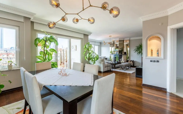 House With Balcony and City View in Besiktas