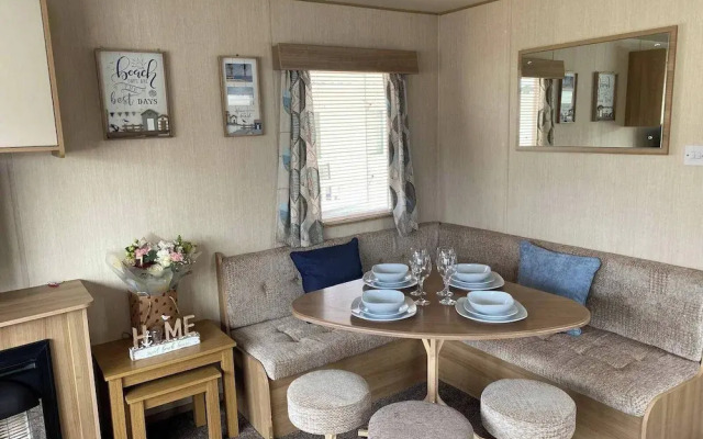 3 Bed Caravan Rob in Rhyl