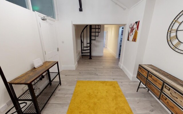 Hu1 Boutique City Apartment - Sleeps 6