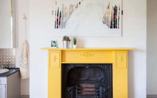 Higgihaus 46 Sleeps 5  Monday - Friday