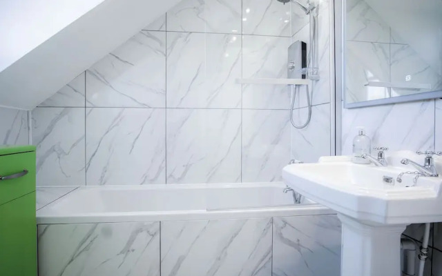 The Penthouse - Luxury 1 Bed - Panorama - Tenby