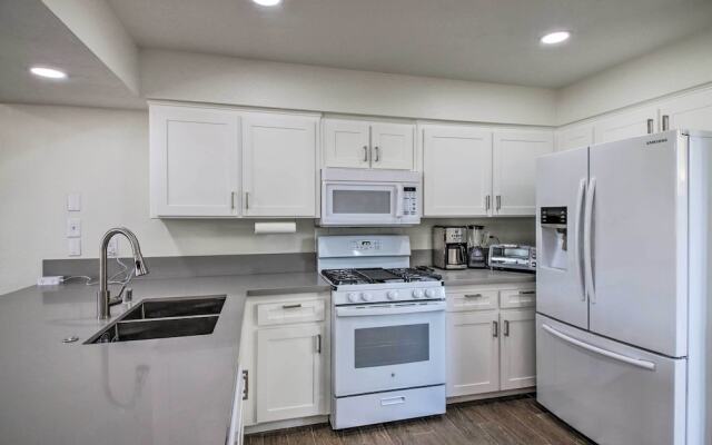 Comfy Bakersfield Townhome - Fire Pit & Patio
