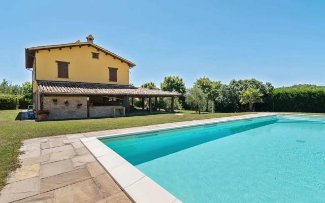 Villa in Piandimeleto With Pool & Sauna