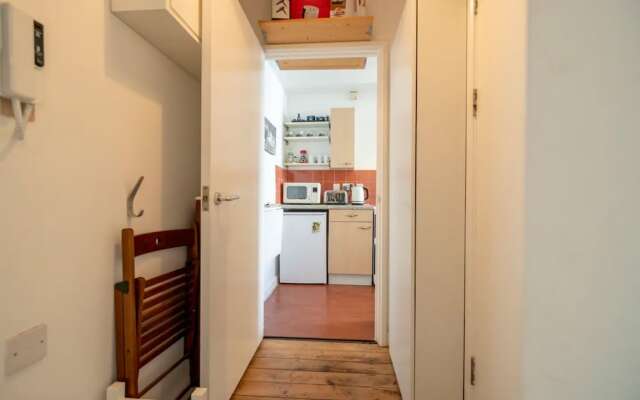 Plush Studio Flat in White City