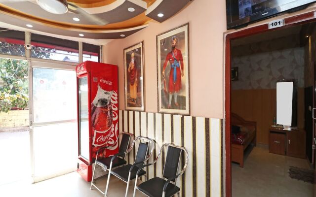 OYO 13234 Hotel Mahak