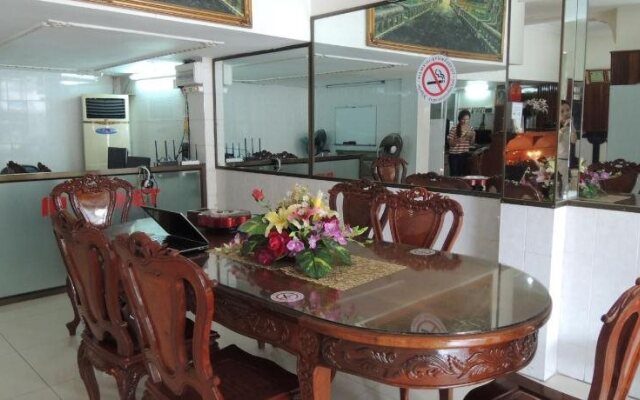 Favour Hotel