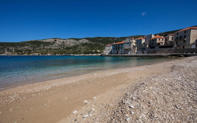 Mira Sea Front Guesthouse