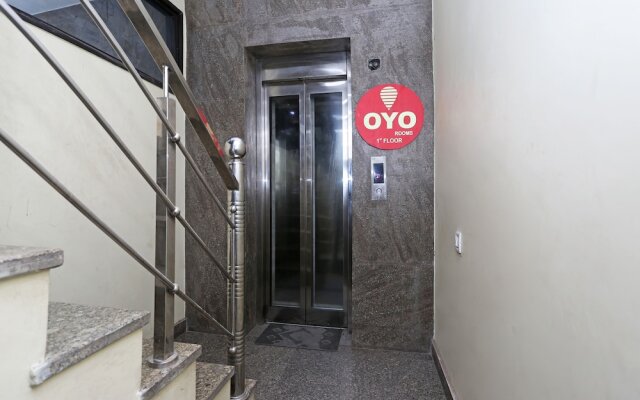 OYO 4930 Stay EM Residency