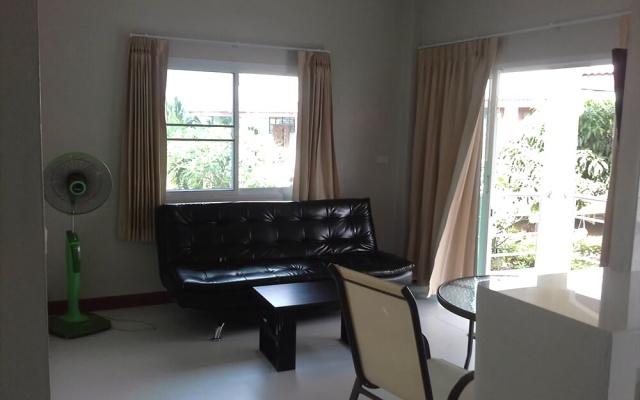 Krisada Beach Resort